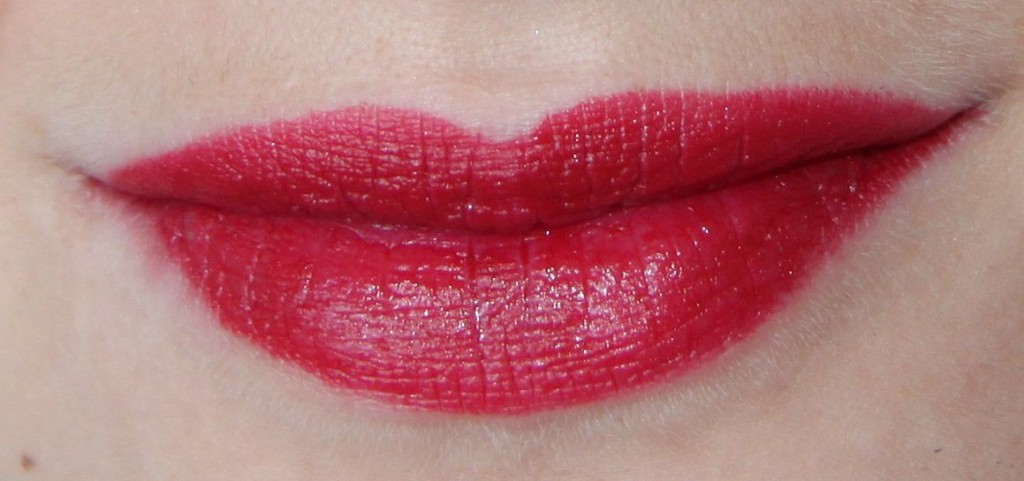 Wet 'n Wild lipstick rood swatch lippen
