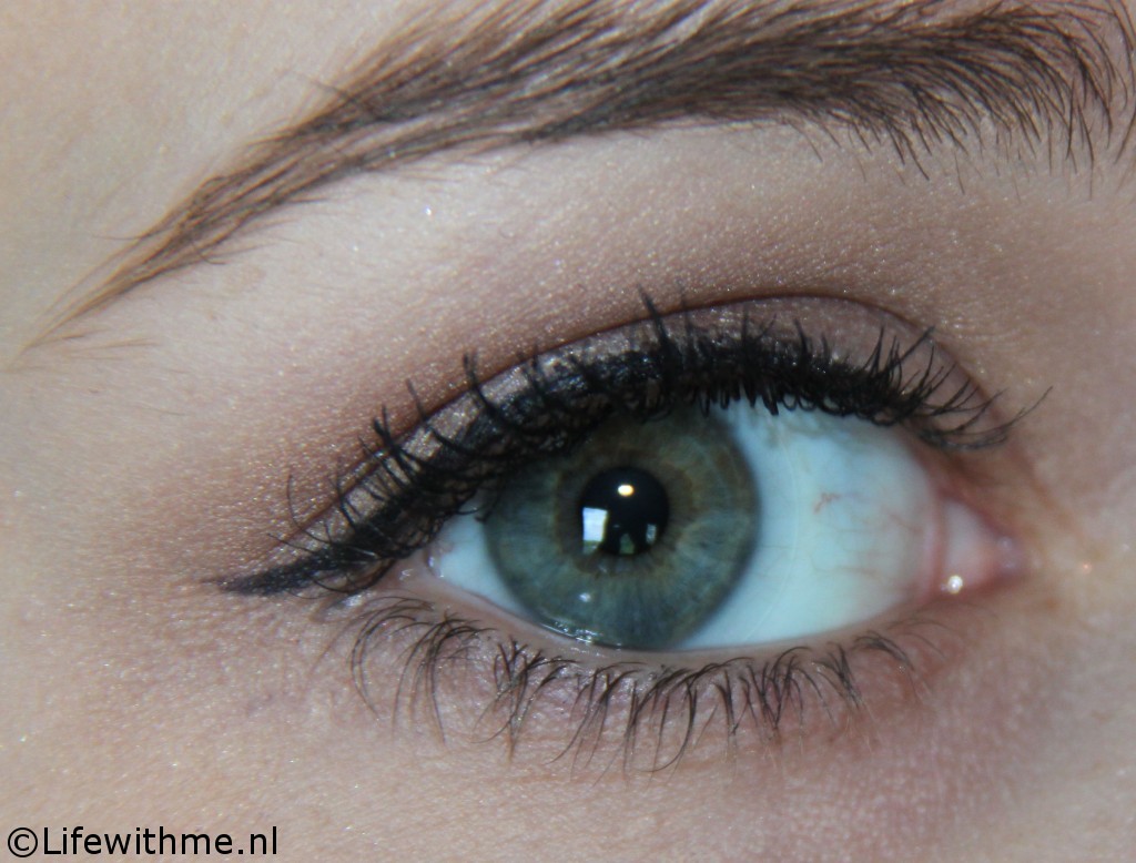 Essence superfine eyeliner pen oog twee